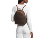 Michael Kors Mochila com bolso frontal média - Marrom com logo - Imagem 3